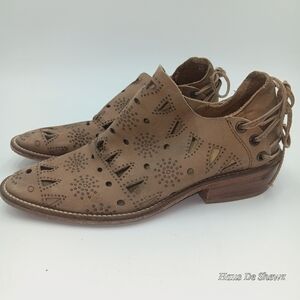 Musse & Cloud Tan Ankle Boots with Cutout Design